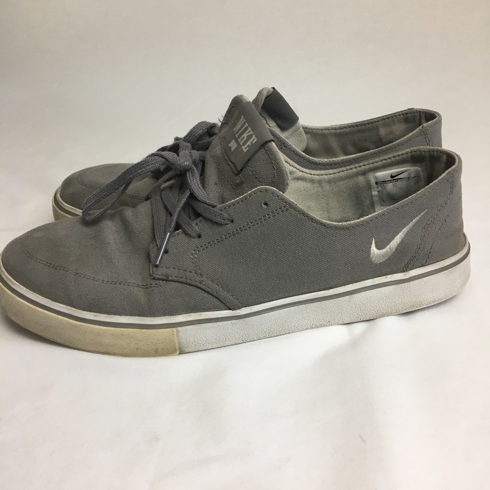 Nike Sneaker